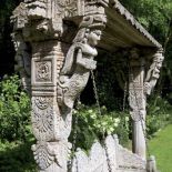 Indyjską ławkę z teku państwo Niemczyccy kupili w galerii z kolonialnymi meblami - Orange Tree.