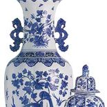 Inspirowany porcelaną Dalekiego Wschodu wazon z fabryki Keramis, XVIII w., Boch. Potiche z dekoracją