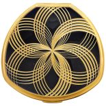 Intrygująca, 1970 r., Stratton, Vanroe Compacts