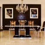 Jadalnia Piato - meble pokryto lakierem fortepianowym i kryształami Swarovskiego. PATT MEBEL