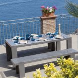 Jadalnia pod chmurką. Willa w stylu marynistycznym