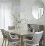 jadalnia w beżach i bieli