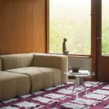 dywan we wzory w nowoczesnym salonie