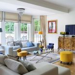 Jak dziś urządzić salon? Klasycznie. Choć wybierana klasyka ma różne oblicza, to zawsze jest lekka