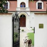 Jak Marta i Marcin zamieszkali w dworku znanym z Czterech pancernych .