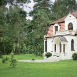 Jak Marta i Marcin zamieszkali w dworku znanym z Czterech pancernych .