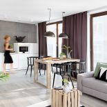 Jak ocieplić betonową ścianę? Dodać kilka drewnianych desek, mis i origami - papierowego żurawia (sklep Moher).