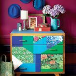 Jak patchwork: część komody oklejono tapetami, część pomalowano, MARIE CLAIRE