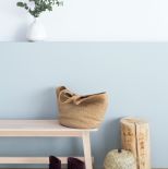 dwa kolory na jednej ścianie w małym pokoju