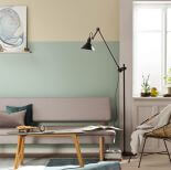 Dwa kolory ścian w salonie: aranżacja w odcieniach Flow i Trust, Beckers Designer Collection