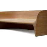 Jak rzeźba – wygładzona z drewnianego monolitu. EMMEMOBILI