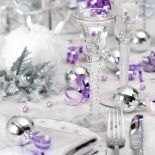 Dekoracja stołu: srebro i fiolet. Jak udekorować stół wigilijny? Ponad 30 świątecznych aranżacji