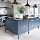 Jak urządzić kuchnię, by wszystko w niej do siebie pasowało? Wybieramy styl, meble do kuchni oraz dobieramy sprzęty.