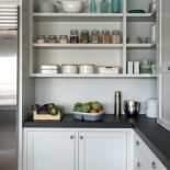 Jak urządzić piękną kuchnię, która połączy stare z nowym, klasykę z nowoczesnością, mat z błyskiem,