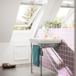 jasna łazienka na poddaszu