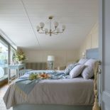 pastelowa sypialnia na poddaszu