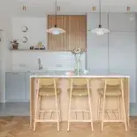 salon połączony z kuchnią w mieszkaniu w bloku