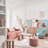 salon w bloku w pastelowych kolorach