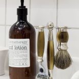 biała łazienka akcesoria dekoracje