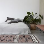 Sypialnia w stylu wabi-sabi, fot. housedoctor.com