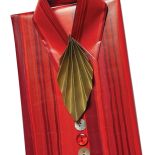 Pakujesz koszulę na prezent? Dodaj kolorowe guziki!