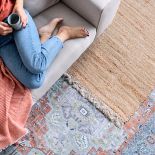 jak dobrać dywan do salonu