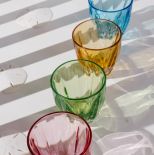 Komplet kolorowych szklanek na letnie przyjęcie