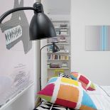 Nowoczesne wnętrze z biało-turkusowym salonem