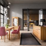 rozkładany drewniany stół jadalniany