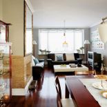 jasny, przestrzenny salon. Willa w stylu „modern classic”