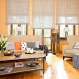 Jesień w stylu kolonialnym: zgaszone, ale ciepłe pomarańcze i żółcienie. Dekoria.