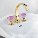 Jeśli decydujemy sie na złoto, to z podświetlanymi szklanymi pokrętłami, a srebro pasuje do białych gałek.