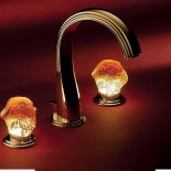 Jeśli decydujemy sie na złoto, to z podświetlanymi szklanymi pokrętłami, a srebro pasuje do białych gałek.