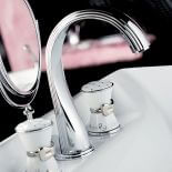 Jeśli decydujemy sie na złoto, to z podświetlanymi szklanymi pokrętłami, a srebro pasuje do białych gałek.