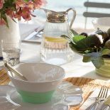 Jeśli gdziekolwiek na ziemi jest raj, to Bettina właśnie go znalazła. W swoim domu na Majorce, w małej wsi