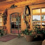 już od wejścia widać, że konie są pasją gospodarzy.