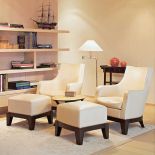 Kącik dla dwojga: skórzany fotel Aziza firmy Promemoria kosztuje od 2500 euro netto, puf z tej samej kolekcji -