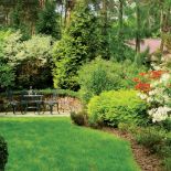 Kącik do dumania wyszedł całkiem przypadkowo. Ściankę ziemianki zrobiono z piaskowca. Przy okazji powstał przy