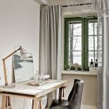 Kącik do pracy w sypialni. Drewniak z francuskim wnętrzem