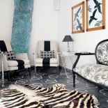 Kanapa Caitlin jest obita tkaniną od Senderona.