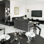 Kanapy firmy Moroso stały wcześniej w willi w Radości. Kanapy z okazji przeprowadzki dostały nowe