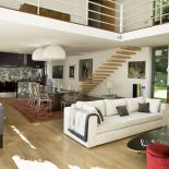 Kanapy od Com40. Pracownia w modernistycznym domu