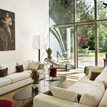 Kanapy od Com40. Pracownia w modernistycznym domu