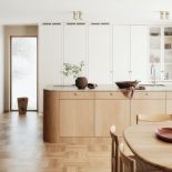 kuchnia kaszmir z jasnym drewnem