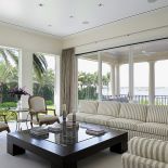 Kilkudzesięciometrowy pokój z widokiem na lagunę.