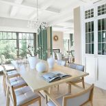 Klasyczna i jednocześnie minimalistyczna jadalnia.