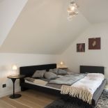 Klasyczne wnętrze ożywione ciekawymi detalami w intensywnych kolorach.