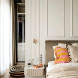 kobieca sypialnia w stosowanych kolorach