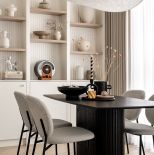 łuki na ścianie w salonie jako nisze na dekoracje i książki