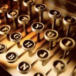 Klawiatura fot. MEDIUM. Historia maszyny do pisania